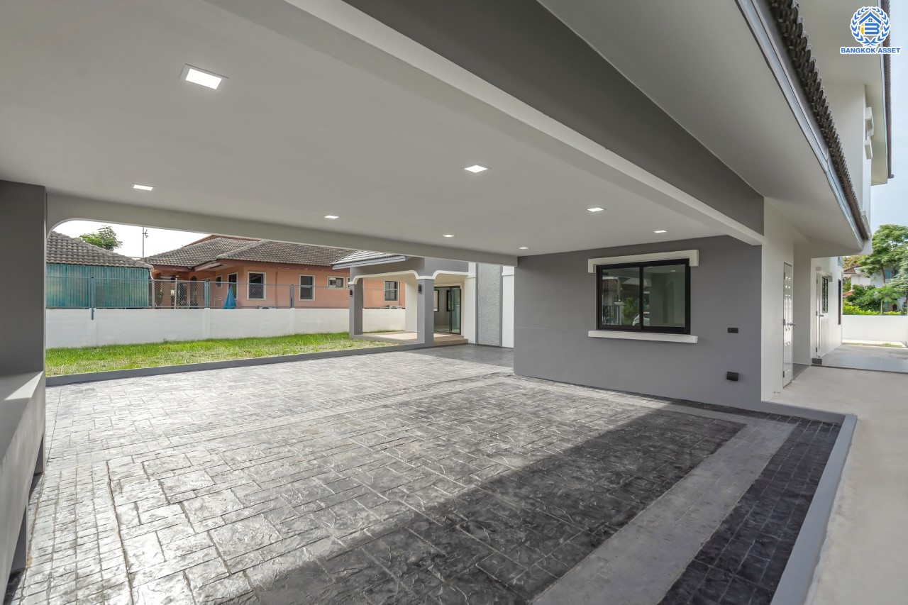 บ้านมือสองตกแต่งใหม่ ม.เมืองเอกประจิม พหลโยธิน87 ตกแต่งครบทุกฟังก์ชัน เนื้อที่ 200 ตร.ว. 3 ห้องนอน 5 ห้องน้ำ 1 ห้องรับรอง จอดรถได้ 3 คัน เชื่อมต่อทุกการเดินทาง ใกล้รถไฟฟ้าสายสีแดง "สถานีหลักหก"และทางด่วน "ศรีสมาน"